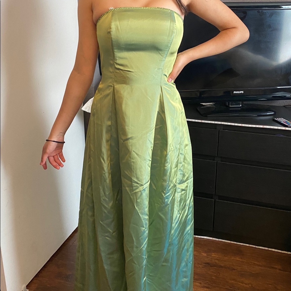Dress - Picture 3 of 5